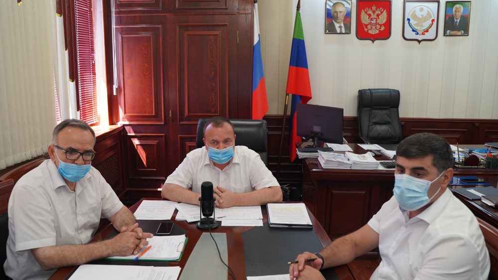 ВКС под руководством председателя Правительства РД А.Здунова по вопросам организации бесплатного горячего питания и о готовности школ к новому учебном году