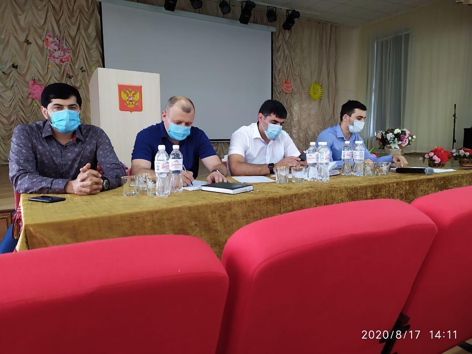 На совещании в РУО обсуждались вопросы подготовки школ к началу нового учебного года