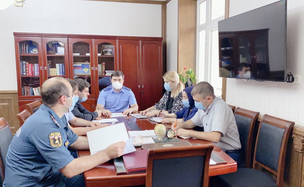 В прокуратуре Хасавюртовского района обсудили ряд вопросов по безопасности детей