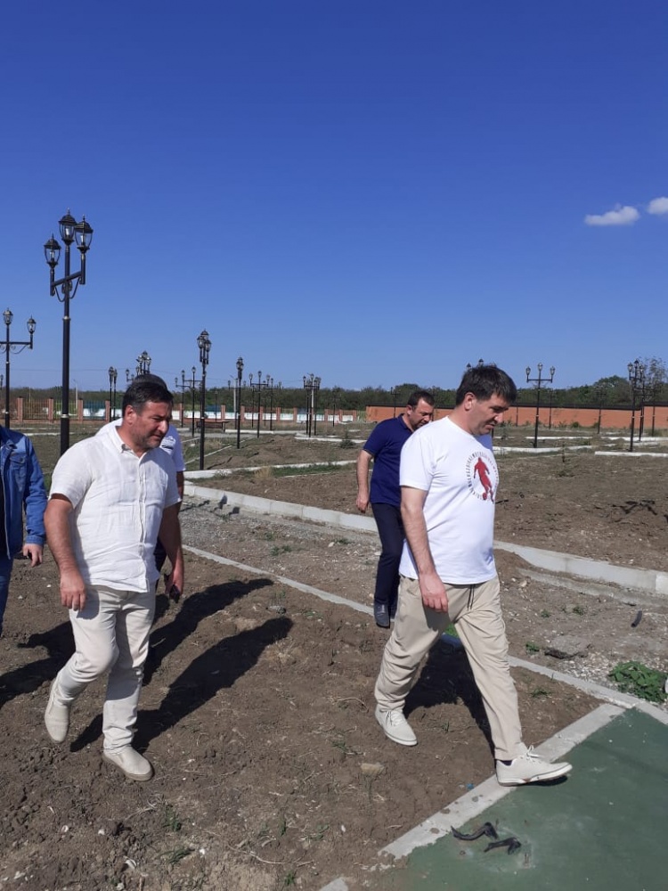 Глава района Джамбулат Салавов посетил строящиеся объекты