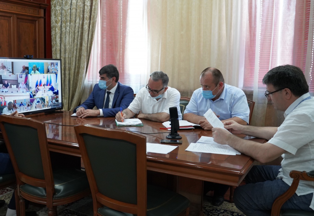 Глава Хасавюртовского района принял участие в работе совещания в режиме видеоконференцсвязи под руководством Главы РД Владимира Васильева
