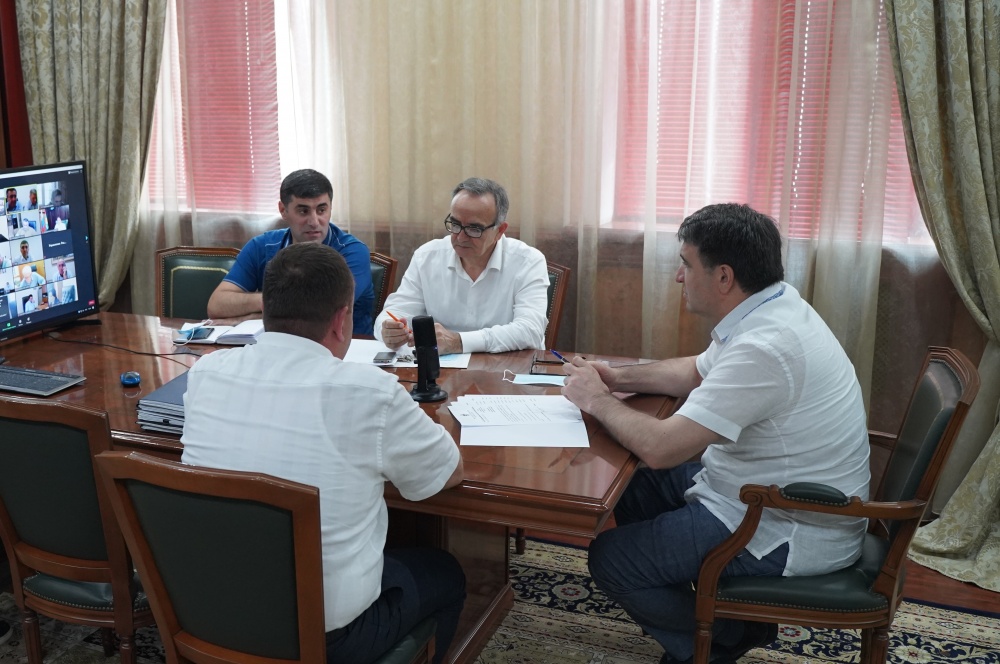 Глава Хасавюртовского района принял участие в работе совещания в режиме видеоконференцсвязи под руководством заместителя Министра просвещения РФ Екатерины Толстиковой