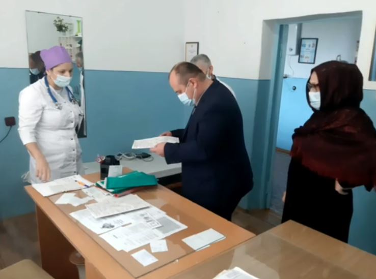 Главный врач района Ш.Минатулллаев посетил Кокрекскую больницу