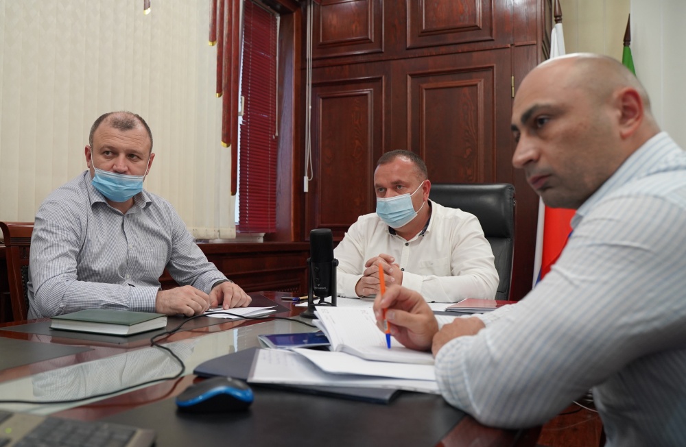 Администрации Хасавюртовского района приняла участие в работе совещания в режиме ВКС под руководством Уммупазиль Омаровой
