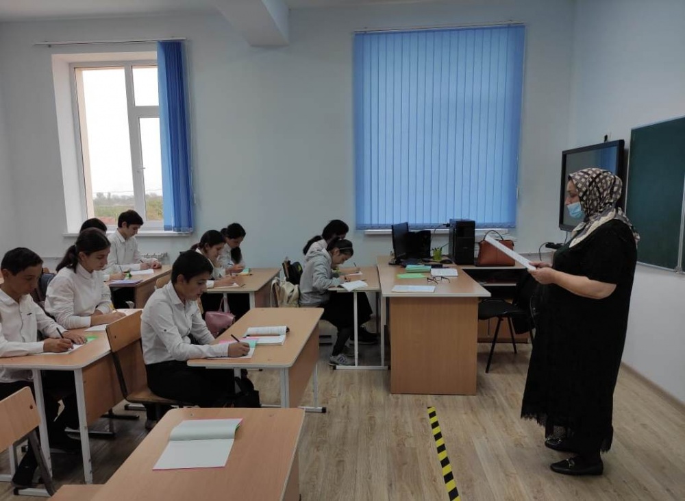 Учащиеся Хасавюртовского района написали диктант на национальных языках
