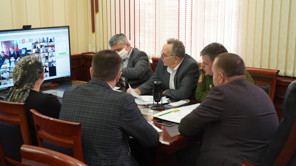 В администрации Хасавюртовского района состоялось очередное еженедельное  совещание с главами поселений в режиме ВКС