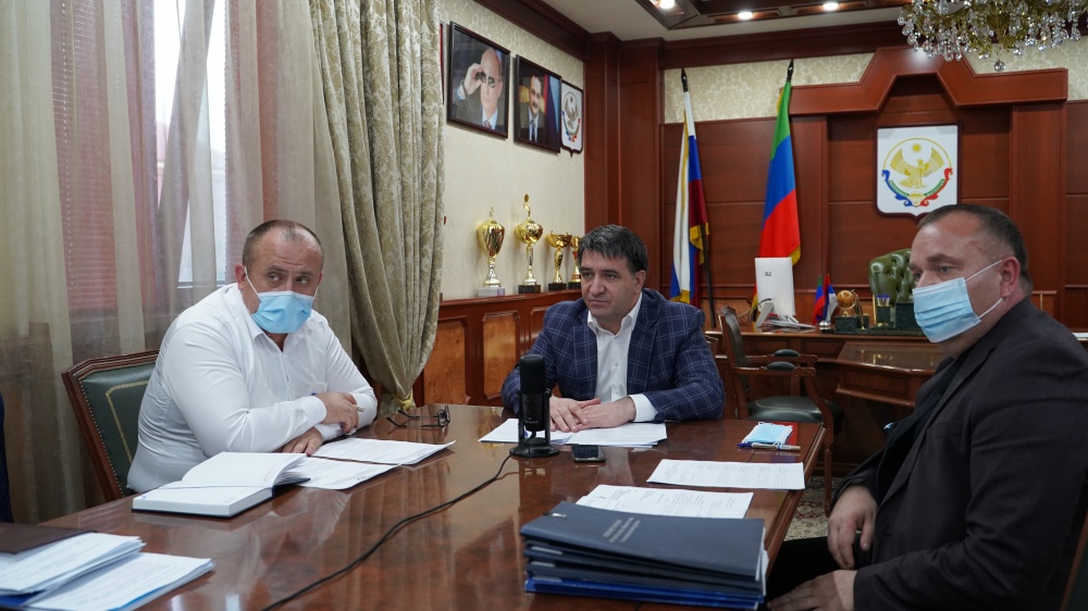Глава Хасавюртовского района принял участие в работе заседания оперативного штаба в режиме видеоконференцсвязи под руководством Сергея Меликова