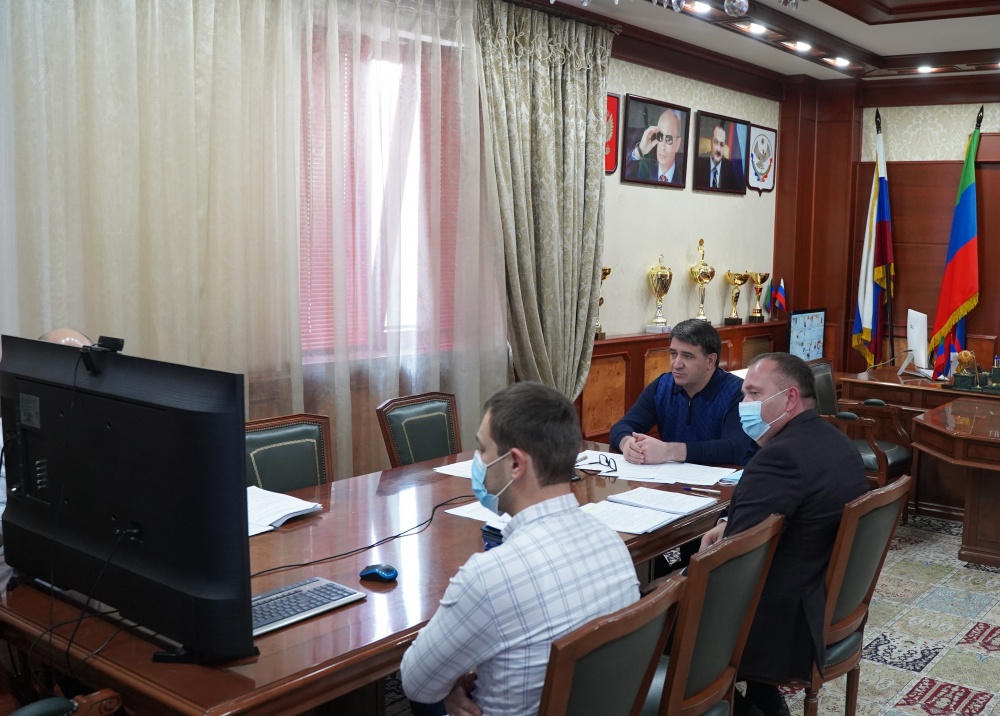 Глава Хасавюртовского района принял участие в работе совещания в режиме видеоконференцсвязи под руководством Владимира Иванова