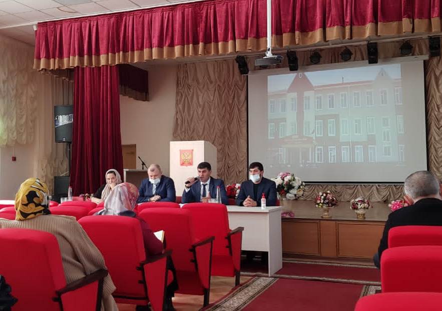 В РУО Хасавюртовского района обсудили актуальные вопросы образовательного процесса в том числе организацию бесплатного горячего питания