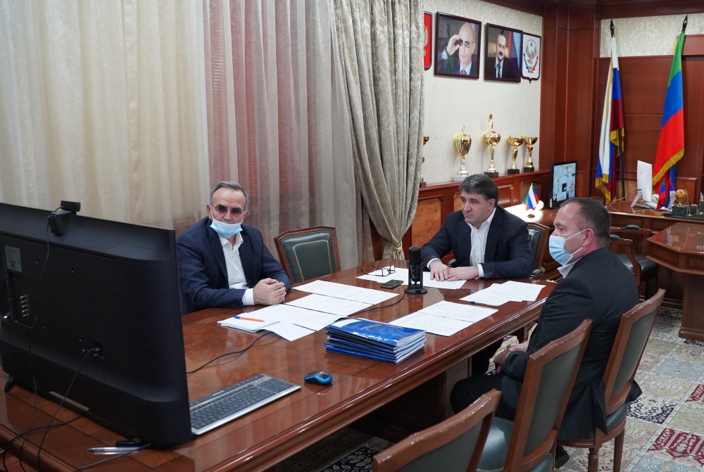 Глава Хасавюртовского района принял участие в работе совещания в режиме видеоконференцсвязи под руководством Артема Здунова