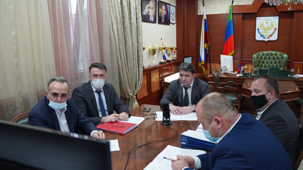 Глава Хасавюртовского района принял участие в работе заседания оперативного штаба в режиме видеоконференцсвязи под руководством Сергея Меликова
