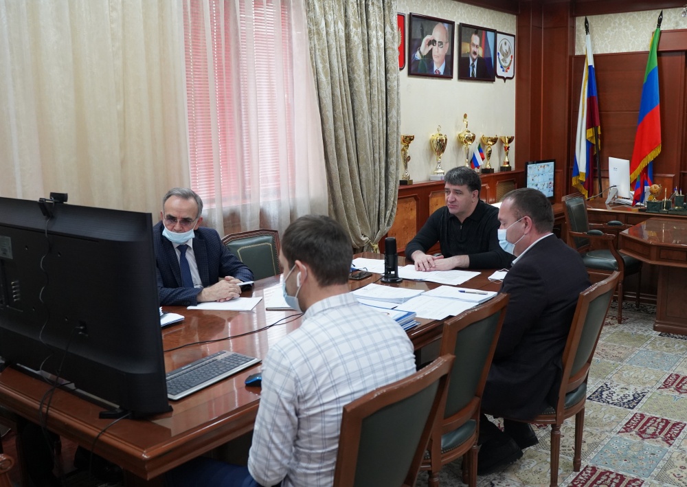 Глава Хасавюртовского района принял участие в работе совещания в режиме видеоконференцсвязи под руководством Инсафа Хайрулина