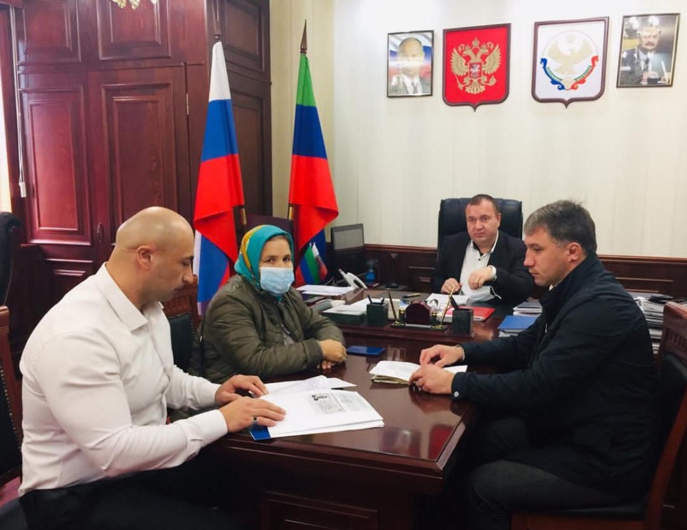 Глава Хасавюртовского района оказал всестороннюю помощь и поддержку многодетной матери селения Октябрьское