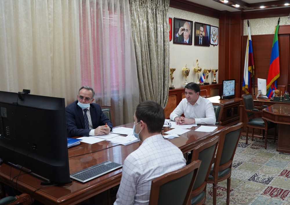 Глава Хасавюртовского района принял участие в работе совещания в режиме видеоконференцсвязи под руководством Инсафа Хайрулина