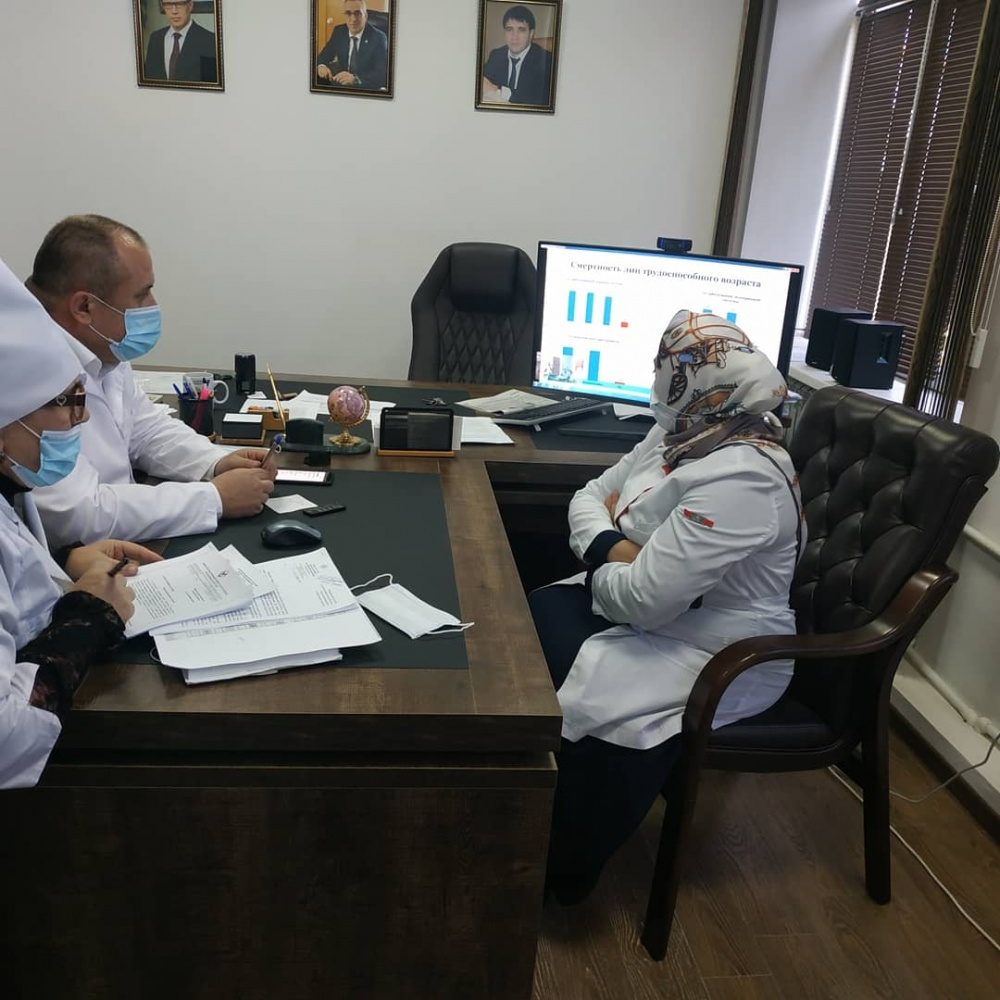 Руководство здравоохранения Хасавюртовского района приняло участие в работе ВКС под руководством Татьяны Беляевой