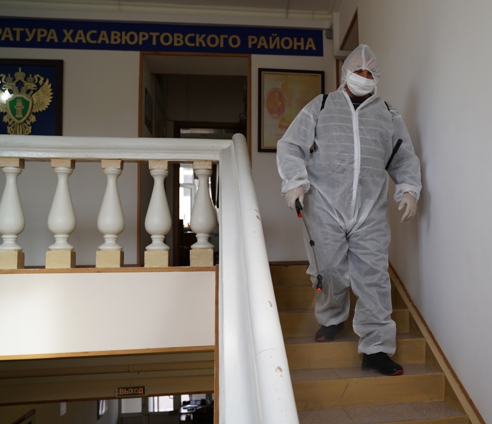 В территориальных республиканских и федеральных учреждениях и организациях Хасавюртовского района  провели  очередные  дезинфекционные мероприятия