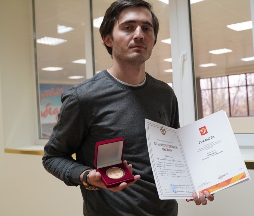 Волонтер Хасавюртовского района отмечен памятной медалью и Почетной Грамотой  Президента РФ В.В.Путина