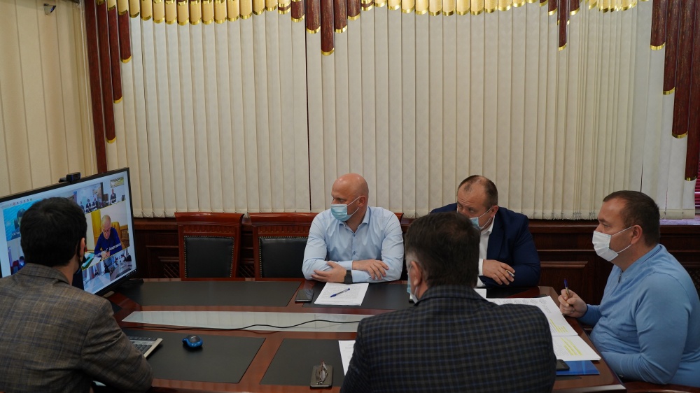 Администрация  Хасавюртовского района приняла участие в работе заседания Оперативного штаба в режиме видеоконференцсвязи под руководством Абдулпатаха Амирханова