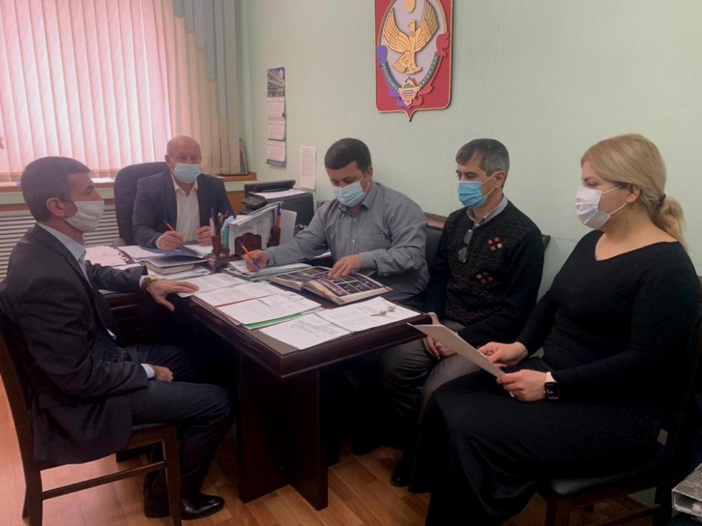 В администрации Хасавюртовского района провели круглый стол посвященный Дню Конституции РФ