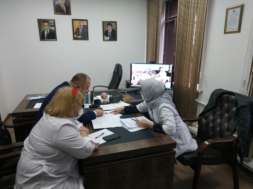 Руководство здравоохранения Хасавюртовского района приняло участие в работе ВКС под руководством Татьяны Беляевой