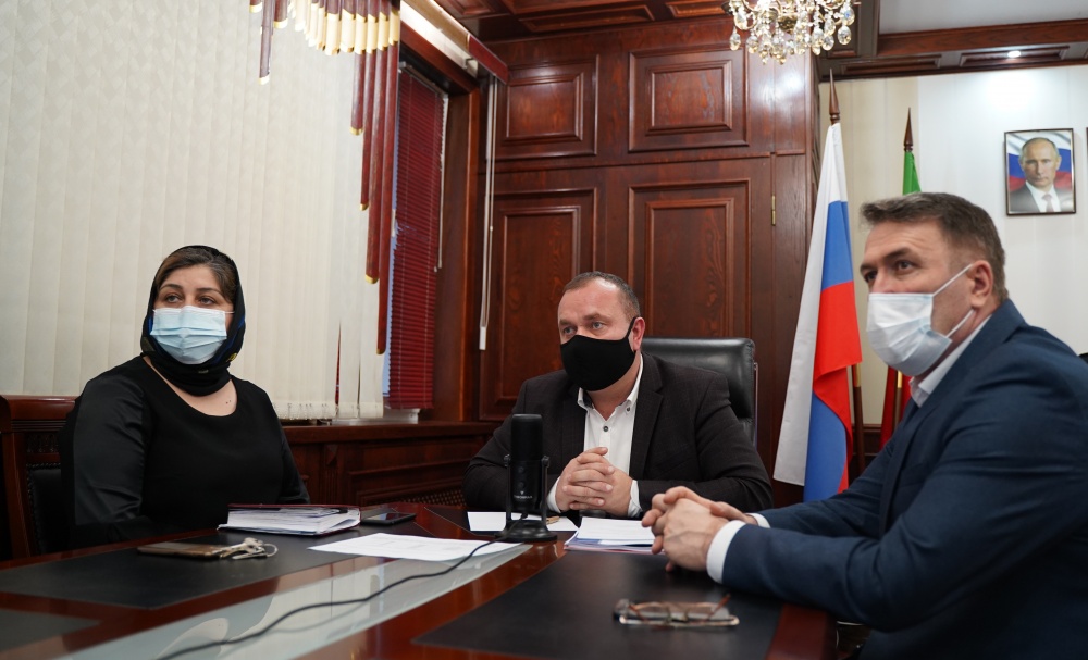Администрация  Хасавюртовского района приняла участие в работе совещания в режиме видеоконференцсвязи под руководством Инсафа Хайруллина