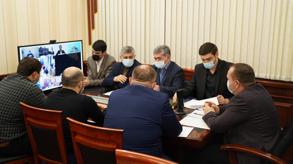 Администрация  Хасавюртовского района приняла участие в работе заседания Оперативного штаба в режиме видеоконференцсвязи под руководством Сергея Меликова