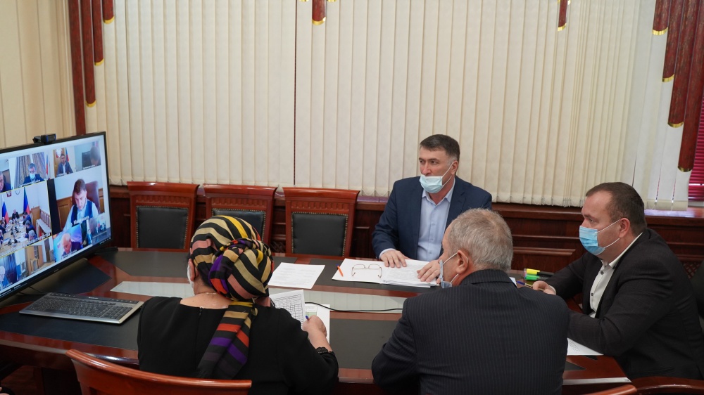 Администрация Хасавюртовского района приняла участие в работе заседания оперативного штаба  по мониторингу ситуации на продовольственном рынке РД  под руководством Абдулмуслима Абдулмуслимова