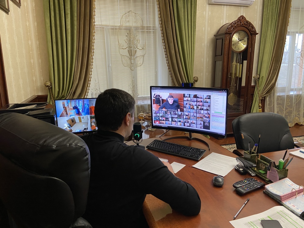 В дирекции РУО Хасавюртовского района состоялось очередное рабочее совещание c директорами школ в режиме ВКС