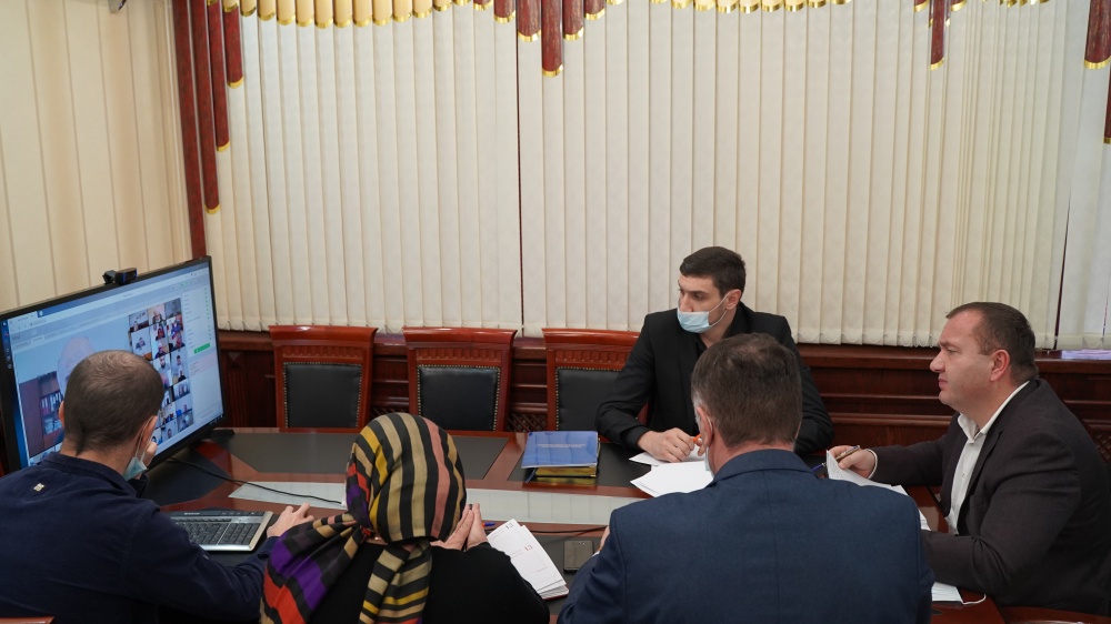 В администрации Хасавюртовского района состоялось очередное еженедельное совещание с главами поселений в режиме ВКС