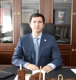 Врио Министра промышленности и торговли РД поздравил Главу Хасавюртовского района с наступающим Новым годом