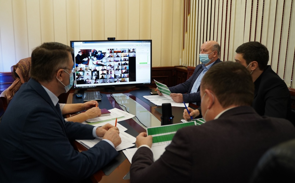 В администрации Хасавюртовского района состоялось очередное еженедельное совещание с главами поселений в режиме ВКС