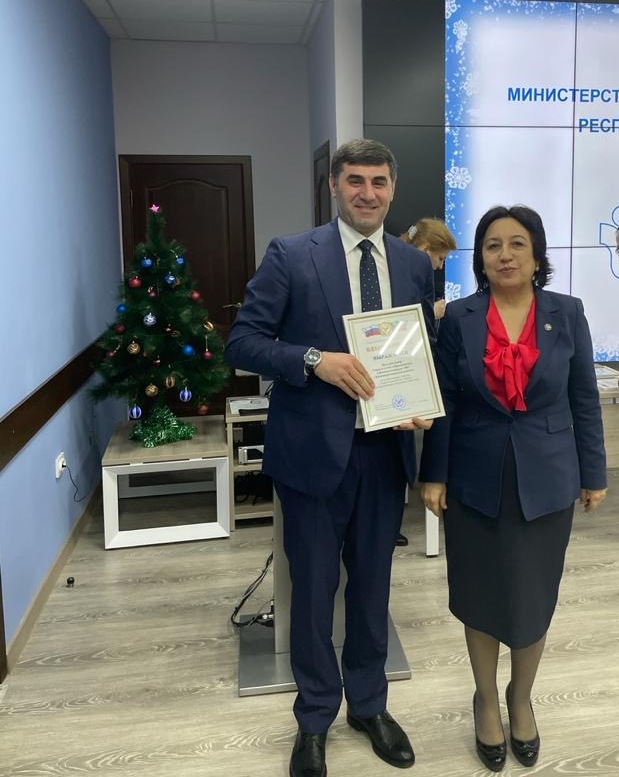 Начальник РУО Хасавюртовского района награжден Почетной Грамотой Минобразования и науки РД