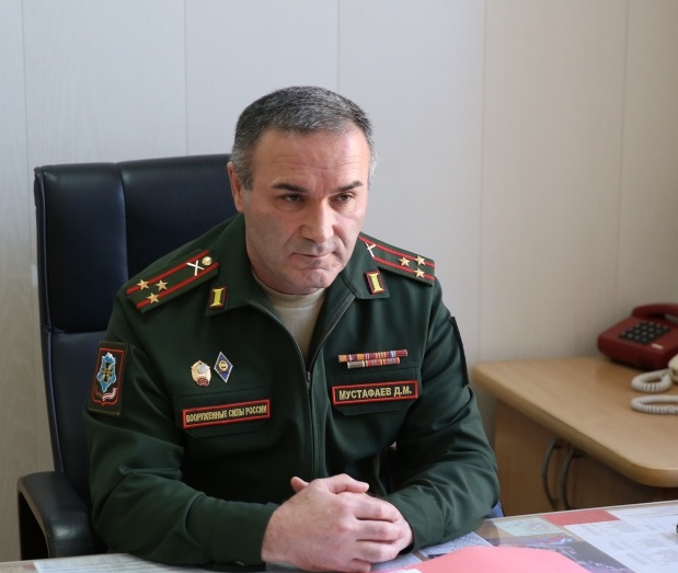 Военный Комиссар РД  поздравляет Главу Хасавюртовского района с наступающим Новым годом