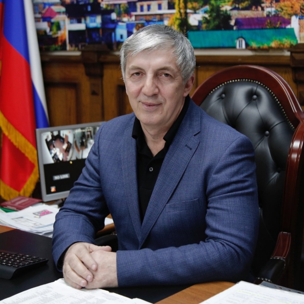 Государственный Секретарь РД поздравил  Главу Хасавюртовского района с наступающим Новым годом