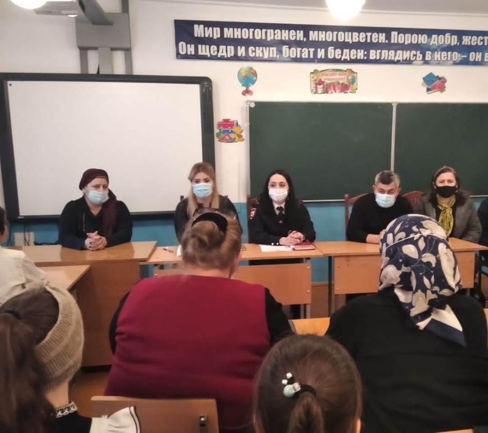Лекторская группа администрации Хасавюртовского района провела встречу со школьниками посвященную 25 годовщине трагических событий  в Кизляре и Первомайском