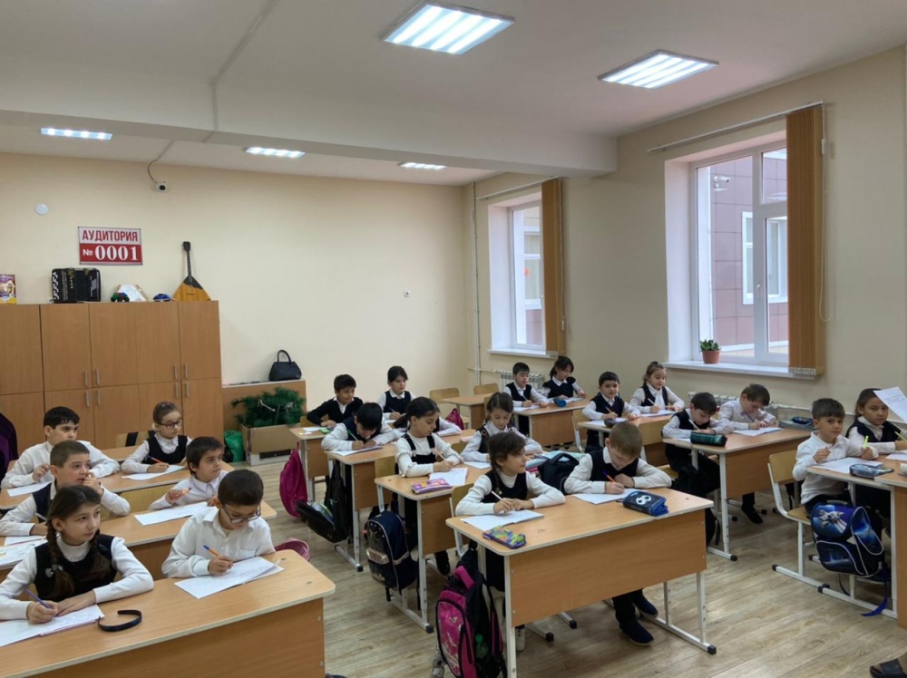 Школьники Хасавюртовского района написали Тотальный диктант «Образование Дагестанской АССР»