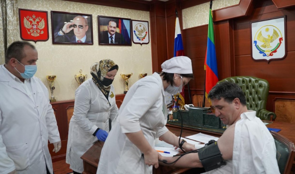 Глава Хасавюртовского района прошел  вакцинацию от Covid -19