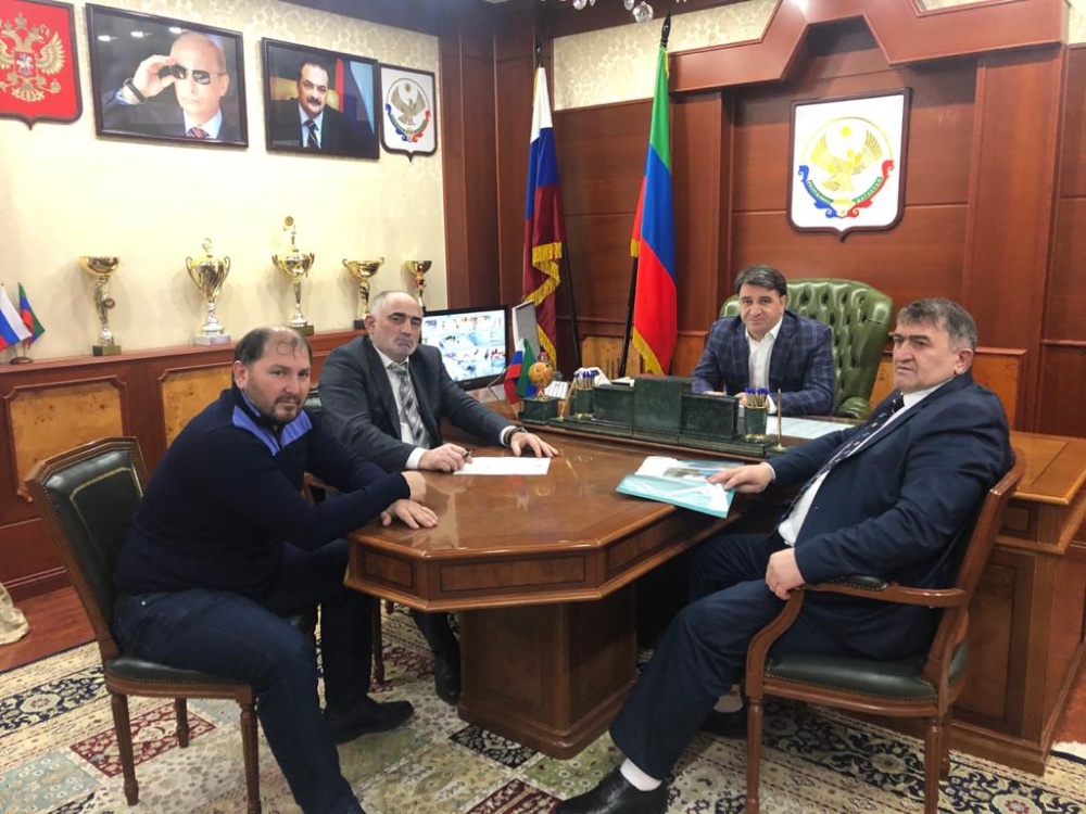 Глава Хасавюртовского района провел встречу с представителем общественности селения Первомайское