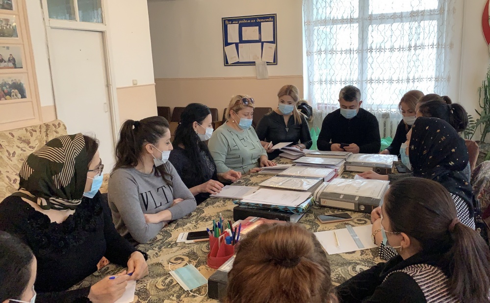 В КЦСОН Хасавюртовского района состоялся круглый стол на тему «Социальная помощь семьям с детьми»
