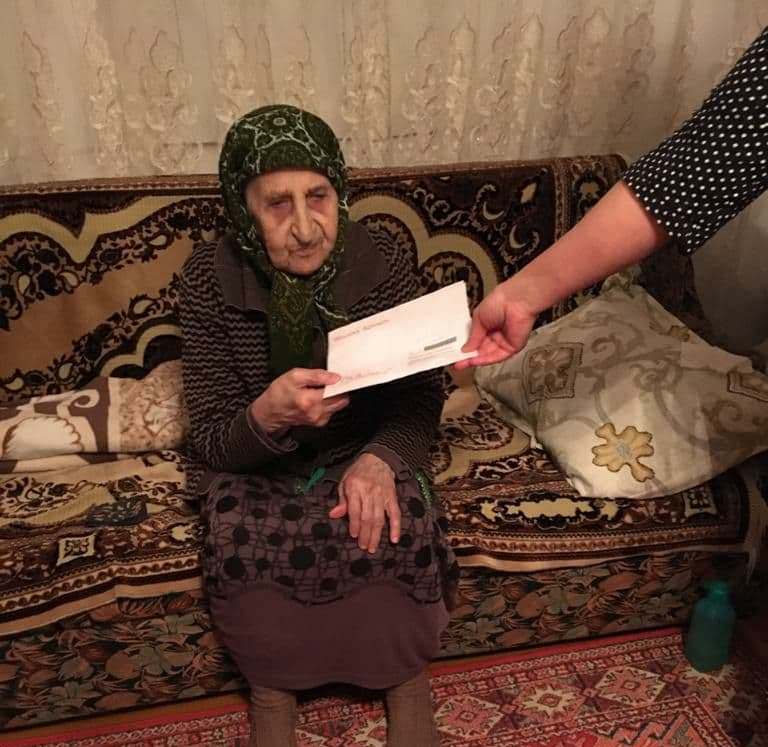 В рамках праздничных мероприятий 100 летия ДАССР труженицам тыла Хасавюртовского района вручили Персональное поздравление Президента РФ В.В.Путина