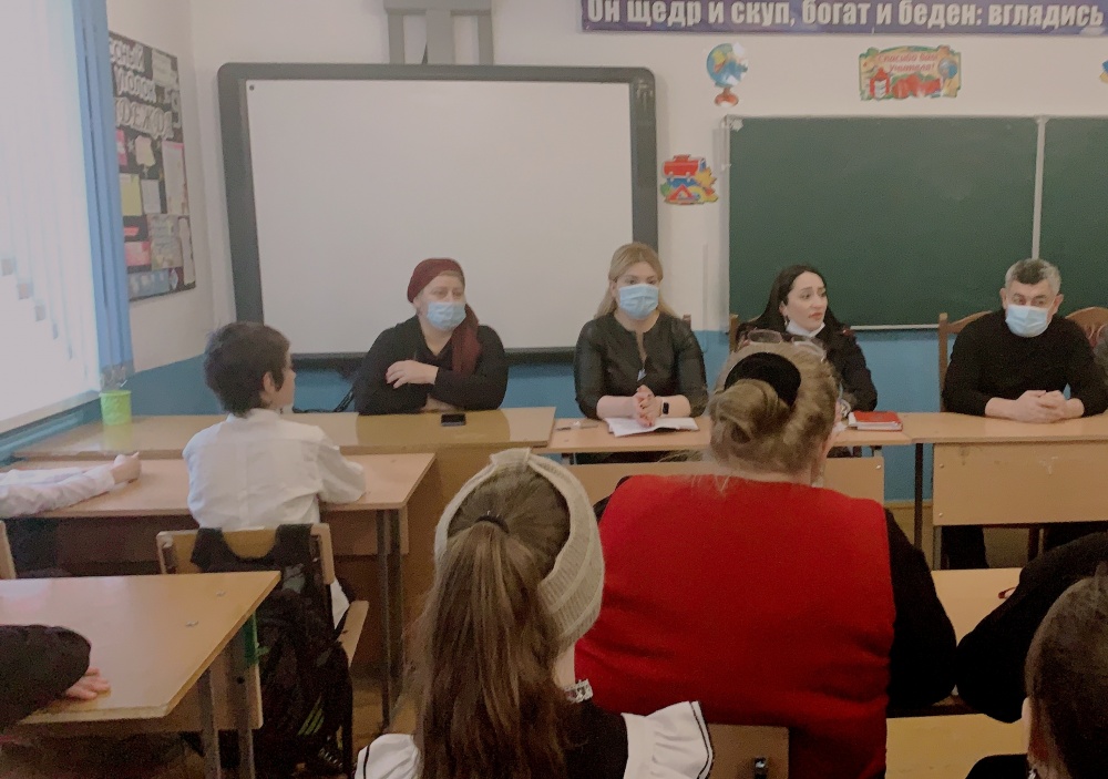 Лекторская группа администрации Хасавюртовского района продолжает цикл выездов в школы района