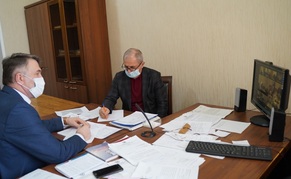 Администрация Хасавюртовского района приняла участие в работе совещания в режиме ВКС под руководством Абдулмуслима Абдулмуслимова