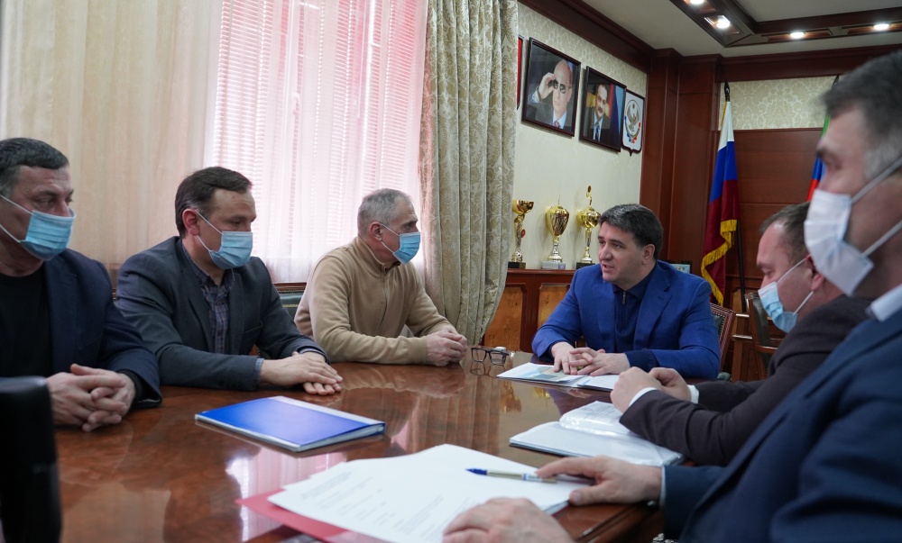 Глава Хасавюртовского района провел рабочую встречу с представителями ООО « Газпром трансгаз Махачкала»