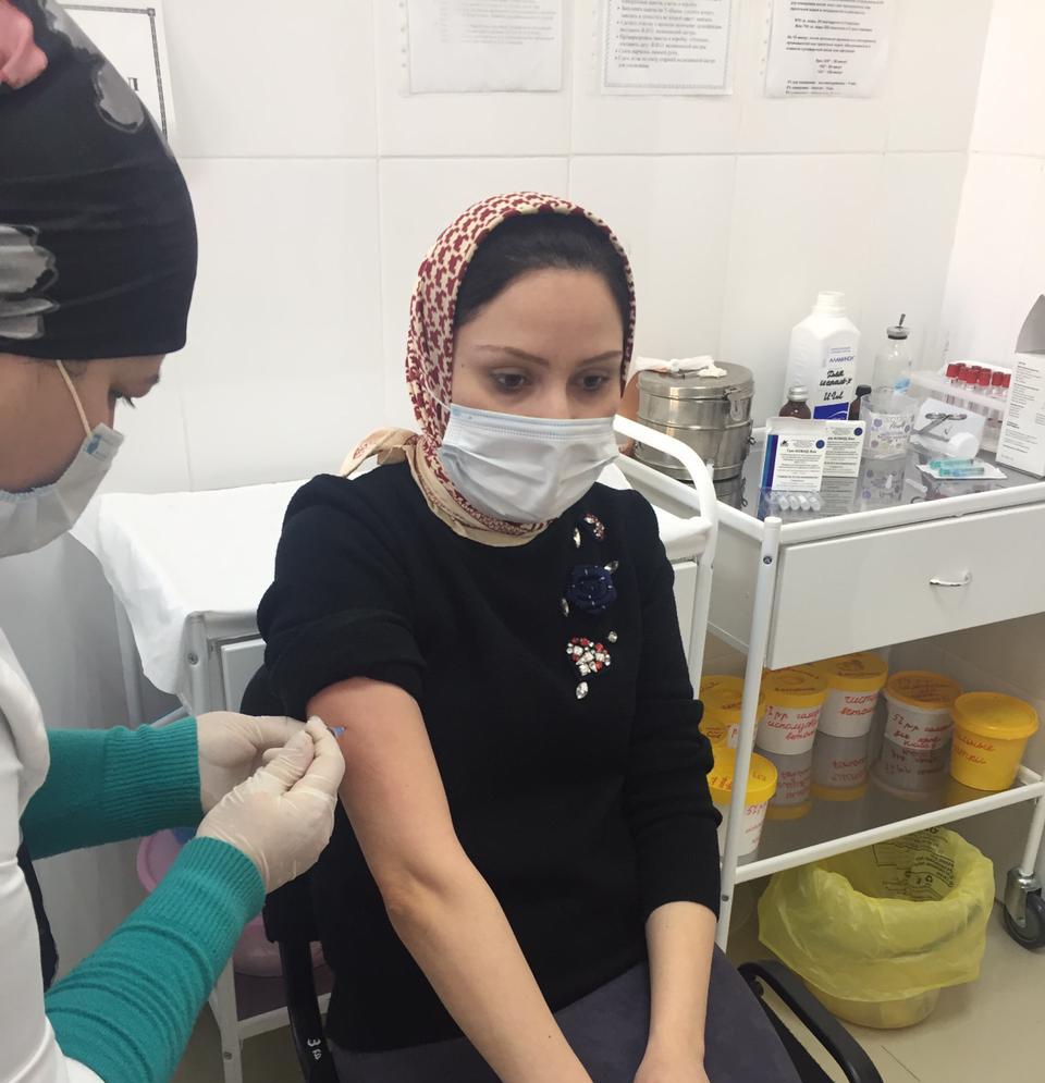 Дирекция и педагогический коллектив Эндирейской школы прошли  вакцинацию от коронавирусной инфекции