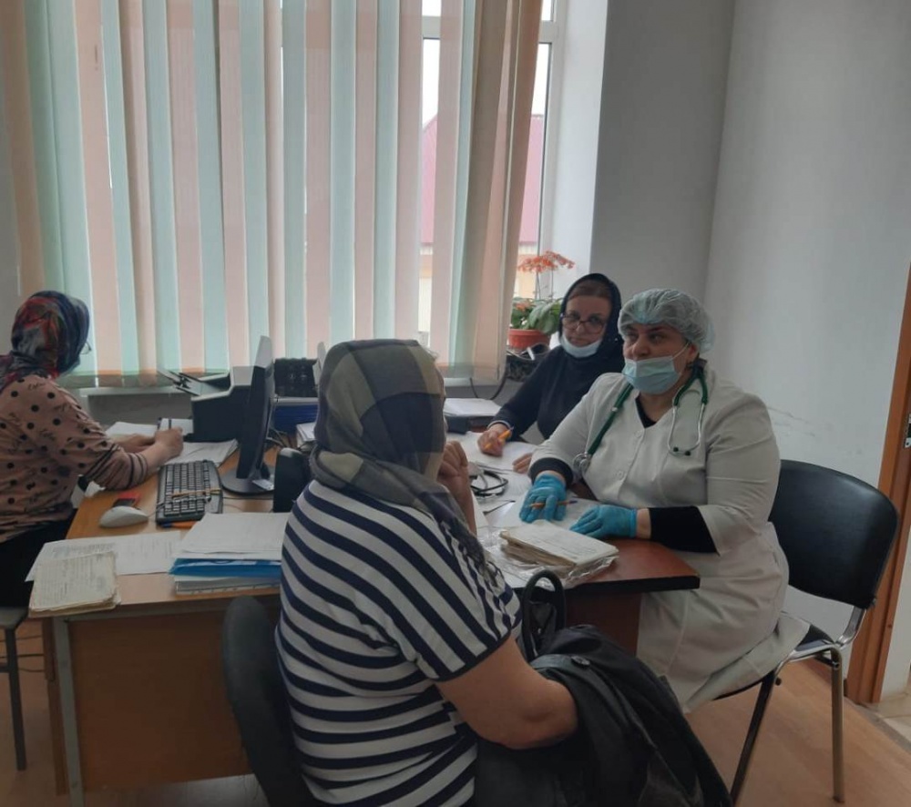 Работники здравоохранения Хасавюртовского района проходят вакцинацию от коронавирусной инфекции