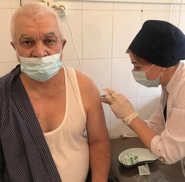 Работники культуры и СМИ Хасавюртовского района проходят вакцинацию от коронавирусной инфекции