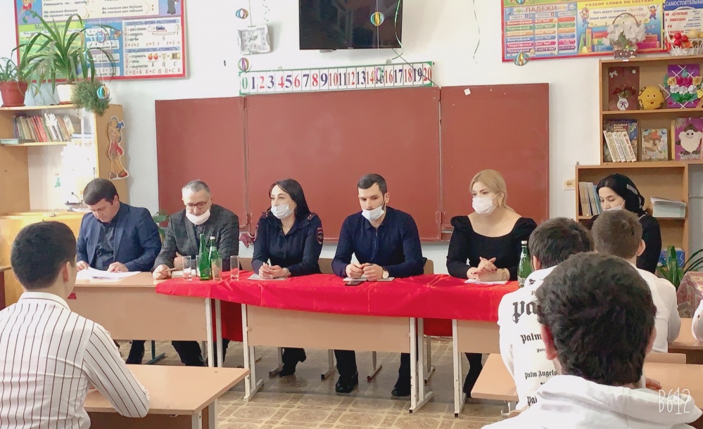Лекторская группа администрации Хасавюртовского  района  продолжает выездные  встречи с учащимися образовательных учреждений