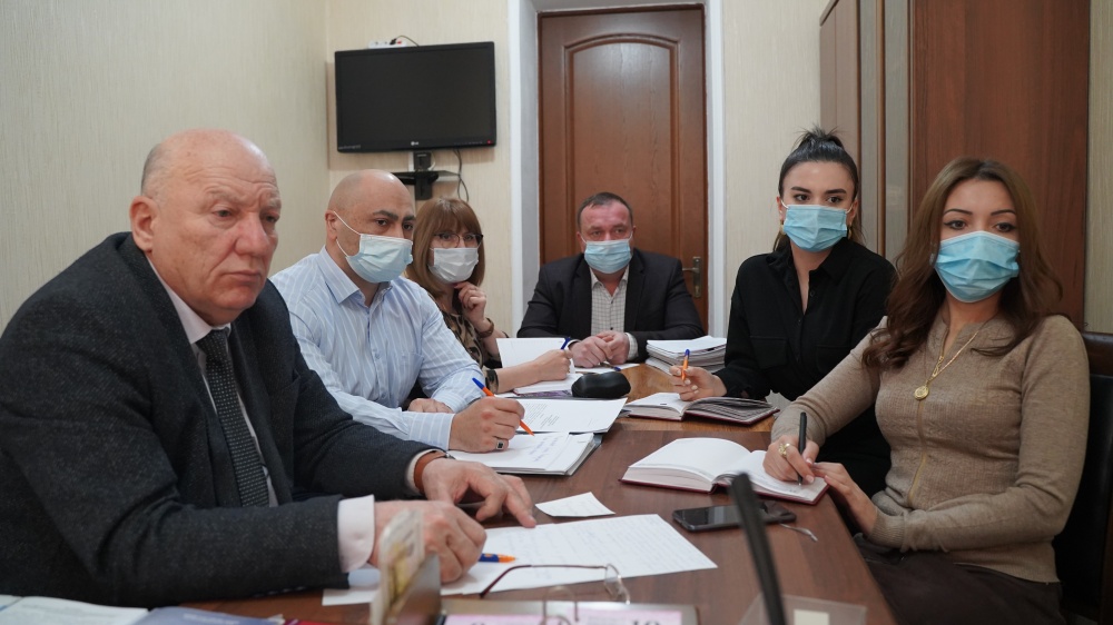 Администрация Хасавюртовского района приняла участие в работе совещания в режиме ВКС под руководством Алибека Алибекова