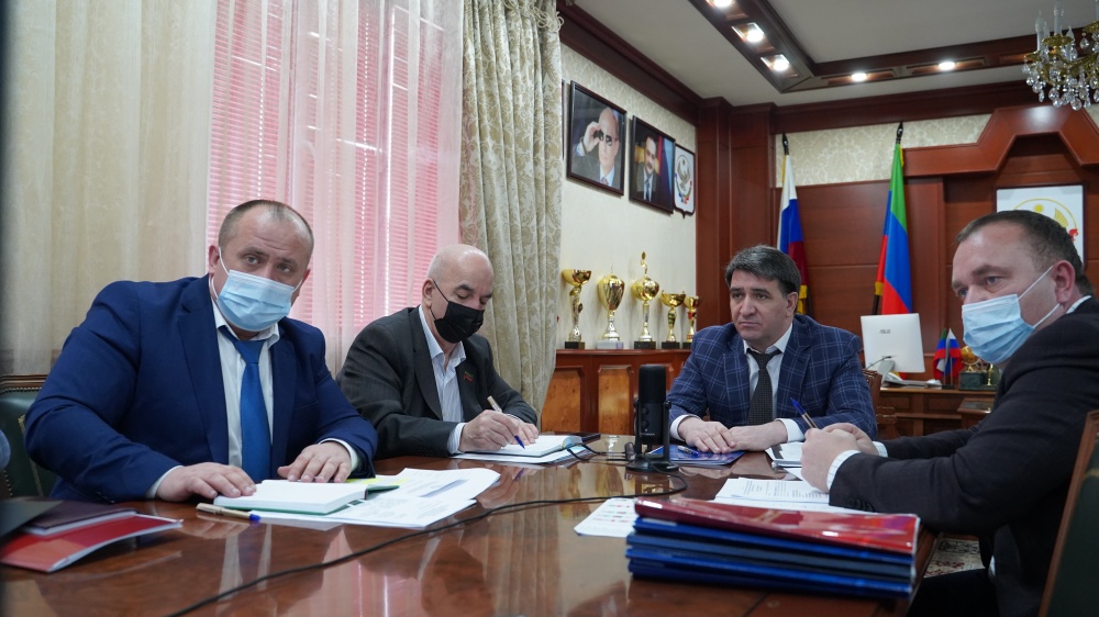 Глава Хасавюртовского района принял участие в работе заседания Оперативного штаба в режиме видеоконференцсвязи под руководством Сергея Меликова