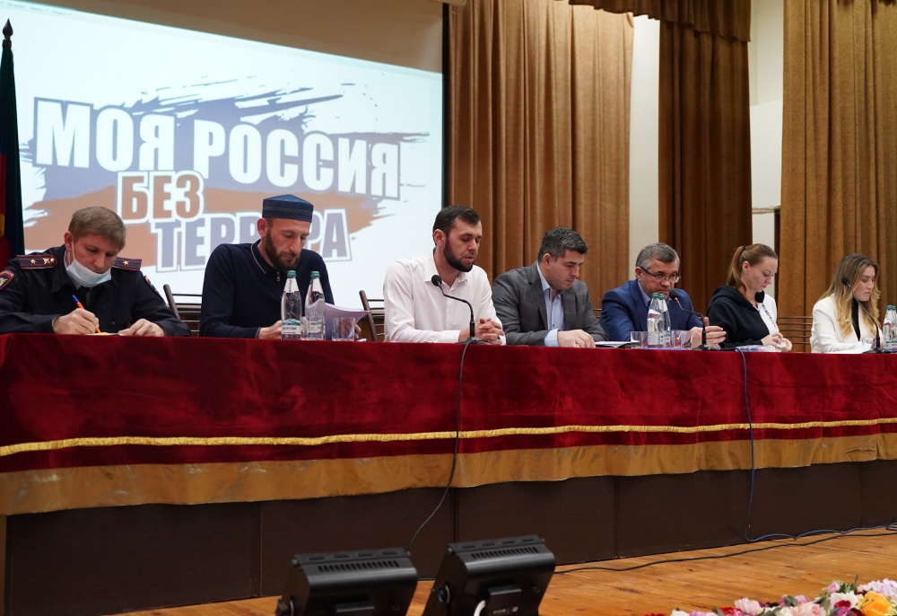Представители Минобразования и Муфтията РД провели выездную встречу со школьниками Хасавюртовского района